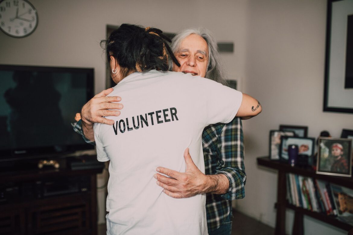 Befriending Volunteer Role Explained UK: Duties, Training and Hours - ilustracja artykulu