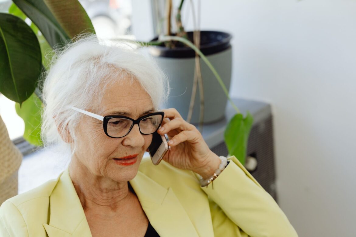 How to Become a Befriending Phone Call Volunteer UK Charities Rely On - ilustracja artykulu