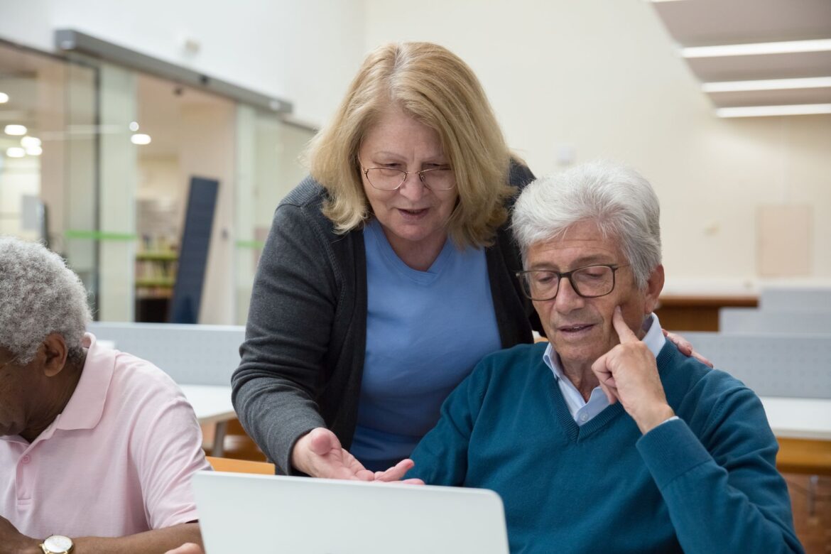 Digital Inclusion Volunteer Roles UK: A Practical Starter Guide - ilustracja artykulu